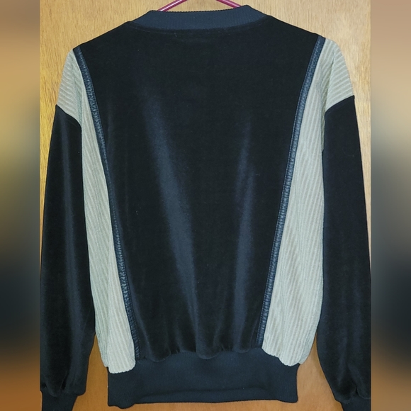 🌼2 for $30🌼 Vintage Regency Sweater Black - Picture 2 of 6